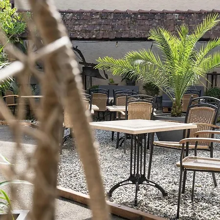 Flair Vier Jahreszeiten Szálloda