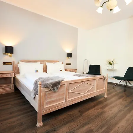 Flair Vier Jahreszeiten Szálloda Bad Urach