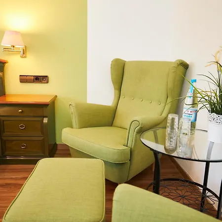 Flair Vier Jahreszeiten Szálloda Bad Urach