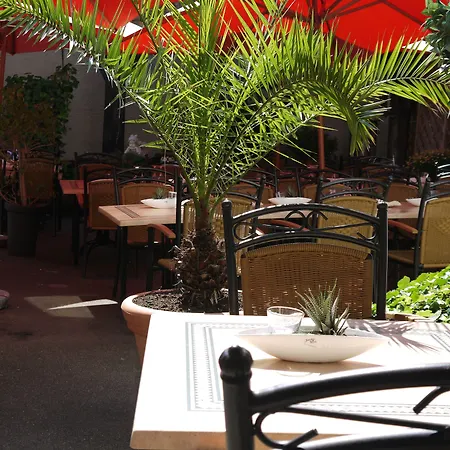 Flair Vier Jahreszeiten Szálloda Bad Urach