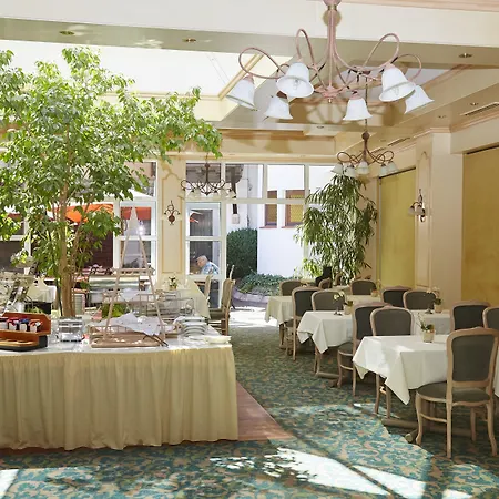 Flair Vier Jahreszeiten Szálloda 4*