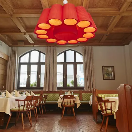 Flair Vier Jahreszeiten Szálloda 4*