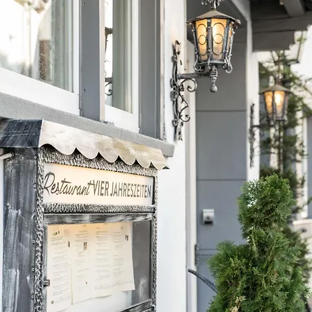 Flair Vier Jahreszeiten Szálloda Bad Urach