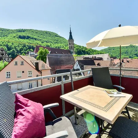 Flair Vier Jahreszeiten Szálloda