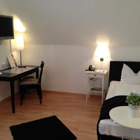 Flair Vier Jahreszeiten Szálloda Bad Urach