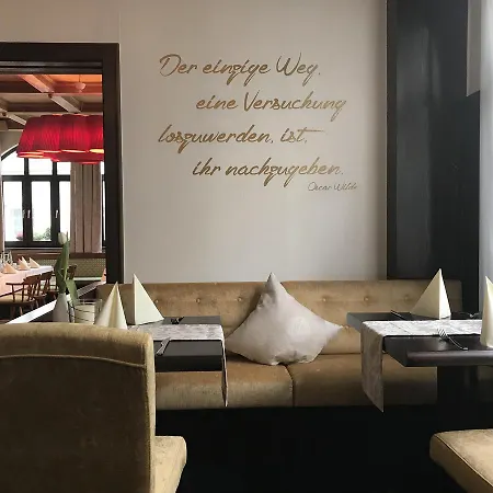 Flair Vier Jahreszeiten Szálloda Bad Urach