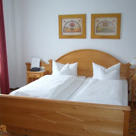 Flair Vier Jahreszeiten Szálloda